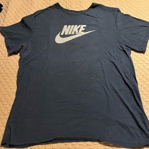 Sea blue Nike Shirt, like new - barely worn